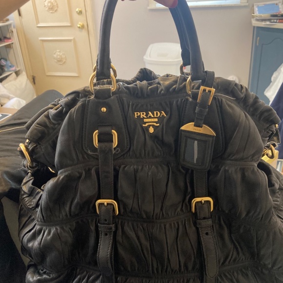 Large leather prada gaufre tote - Picture 4 of 4